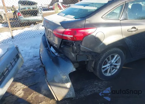 2016 Ford Focus Se z USA, uszkodzony, nr VIN 1FADP3F23GL259233